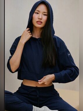 Alo yoga Muse Hoodie in navy blue women’s large oversized cropped fitted